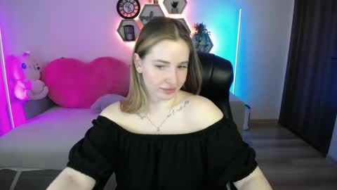 Snapshot of sabrinviolet chatting on 06/20/26, 08:17 Sabrina Violet online show from 06/20/26, 08:17