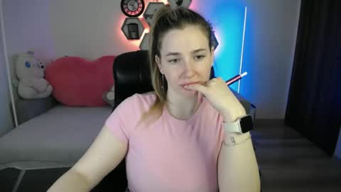 Snapshot of sabrinviolet chatting on 06/21/26, 08:06 Sabrina Violet online show from 06/21/26, 08:06