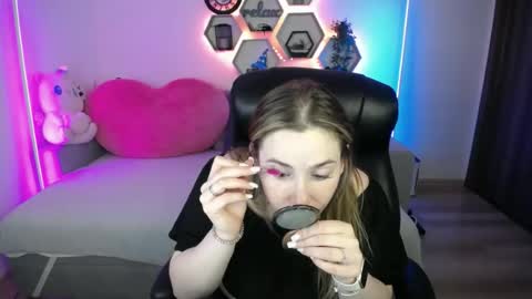Snapshot of sabrinviolet chatting on 06/23/26, 09:29 Sabrina Violet online show from 06/23/26, 09:29