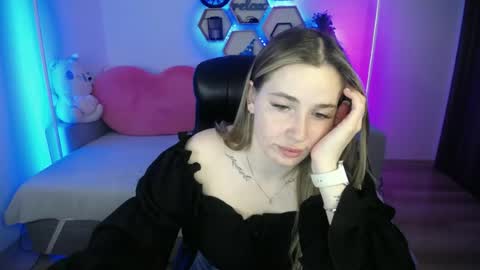 Snapshot of sabrinviolet chatting on 07/01/26, 08:05 Sabrina Violet online show from 07/01/26, 08:05