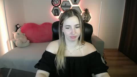 Snapshot of sabrinviolet chatting on 07/14/26, 08:08 Sabrina Violet online show from 07/14/26, 08:08