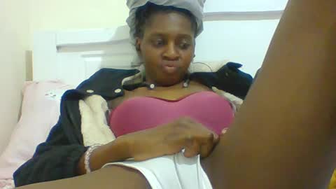 Snapshot of sabsexy5 chatting on 06/15/26, 02:52 sabsexy5 online show from 06/15/26, 02:52