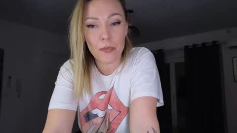 sacha__xx online show from 01/14/26, 04:23