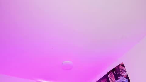 Snapshot of sachi_meow chatting on 12/16/25, 05:40 Ig online show from 12/16/25, 05:40