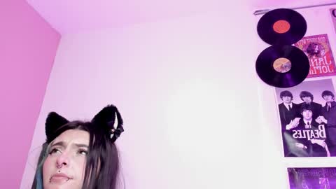 Snapshot of sachi_meow chatting on 12/22/25, 03:36 Ig online show from 12/22/25, 03:36