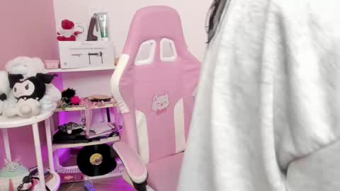 Snapshot of sachi_meow chatting on 02/19/26, 12:45 Ig online show from 02/19/26, 12:45