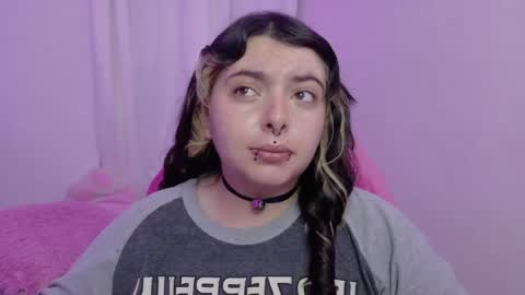 Snapshot of sachi_meow chatting on 04/06/26, 11:33 Ig online show from 04/06/26, 11:33