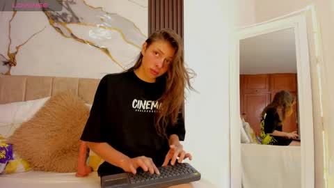 Snapshot of sacrlet_fox75 chatting on 05/26/26, 06:48 scarlet fox75 online show from 05/26/26, 06:48