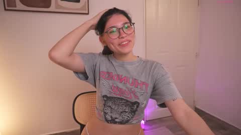 Snapshot of sadelune chatting on 02/15/26, 07:51 An online show from 02/15/26, 07:51