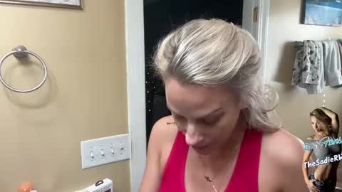 Snapshot of sadierw chatting on 01/20/25, 08:29 SadieRW online show from 01/20/25, 08:29