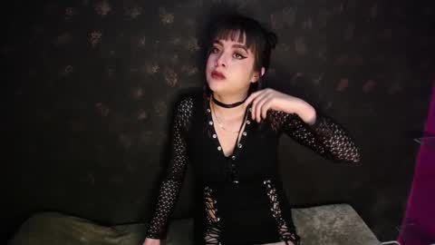 Snapshot of sadiie_queen chatting on 12/17/24, 11:28 Sadie Queen online show from 12/17/24, 11:28