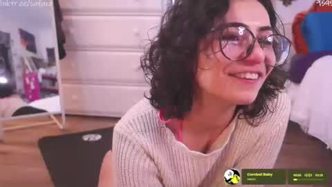 Snapshot of safaeri chatting on 03/25/26, 08:04 Safa online show from 03/25/26, 08:04