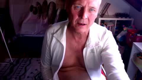 Snapshot of safran142 chatting on 06/03/26, 03:50 safran142 online show from 06/03/26, 03:50