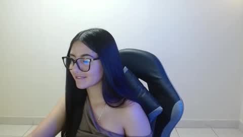 Snapshot of sahaliefox_ chatting on 04/18/26, 02:10 Sahaliefox online show from 04/18/26, 02:10