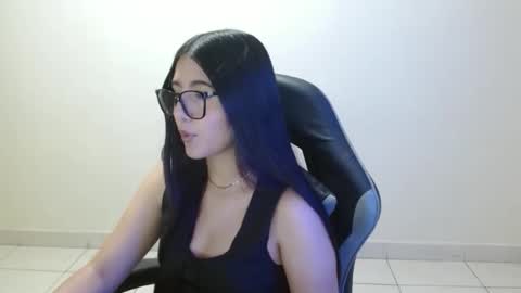 Snapshot of sahaliefox_ chatting on 04/20/26, 05:05 Sahaliefox online show from 04/20/26, 05:05