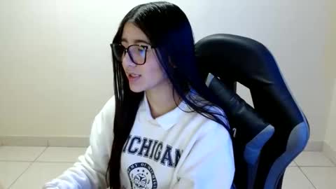 Snapshot of sahaliefox_ chatting on 06/11/26, 01:09 Sahaliefox online show from 06/11/26, 01:09