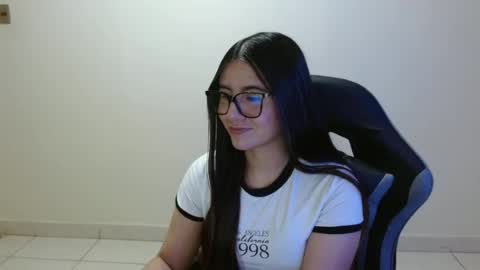 Snapshot of sahaliefox_ chatting on 06/22/26, 09:01 Sahaliefox online show from 06/22/26, 09:01