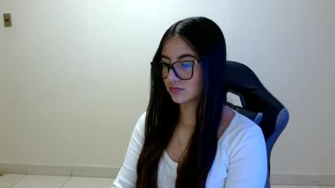 Snapshot of sahaliefox_ chatting on 06/24/26, 12:20 Sahaliefox online show from 06/24/26, 12:20