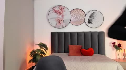 Snapshot of saharagarcia chatting on 02/20/25, 01:36 Sahara Garcia online show from 02/20/25, 01:36