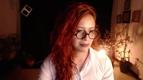 Snapshot of sahra_tayl0r_ chatting on 02/13/25, 05:44 SARA online show from 02/13/25, 05:44