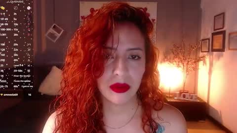 Snapshot of sahra_tayl0r_ chatting on 03/11/25, 02:40 SARA online show from 03/11/25, 02:40
