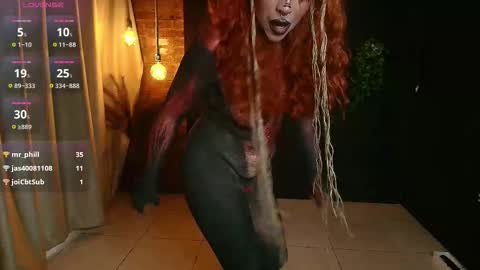 Snapshot of sahra_tayl0r_ chatting on 11/28/25, 05:37 SARA online show from 11/28/25, 05:37