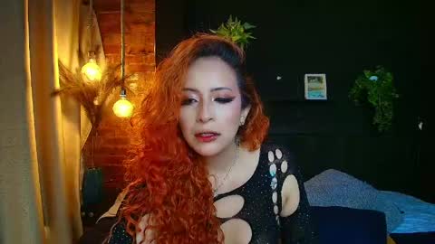 Snapshot of sahra_tayl0r_ chatting on 05/18/26, 02:01 SARA online show from 05/18/26, 02:01
