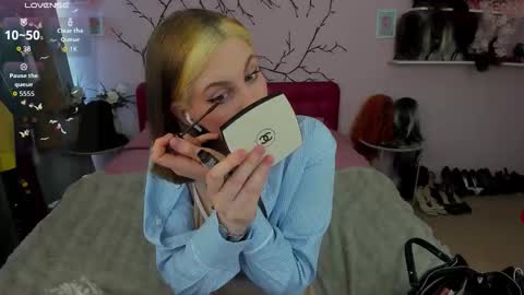 Snapshot of saidaray chatting on 03/12/26, 07:58 Adel online show from 03/12/26, 07:58