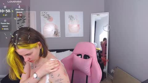 Snapshot of saidaray chatting on 04/11/26, 12:20 Adel online show from 04/11/26, 12:20