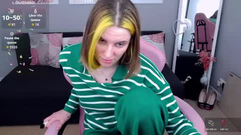 Snapshot of saidaray chatting on 04/18/26, 12:20 Adel online show from 04/18/26, 12:20