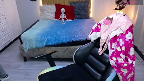 Snapshot of sailor_moon07 chatting on 10/09/25, 04:43 sailor online show from 10/09/25, 04:43