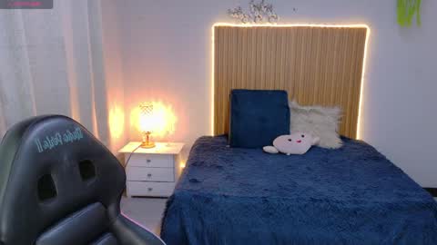 Snapshot of sailor_moon07 chatting on 04/21/26, 04:30 sailor online show from 04/21/26, 04:30