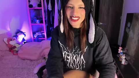 Snapshot of sailorbunnystar chatting on 03/22/26, 10:02 Rose online show from 03/22/26, 10:02