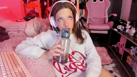 Snapshot of sailorbunnystar chatting on 04/05/26, 11:02 Rose online show from 04/05/26, 11:02