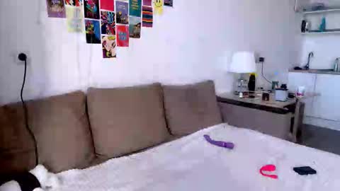 Sofia online show from 10/17/25, 11:46