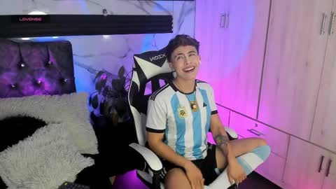 Snapshot of saimonvela chatting on 04/16/26, 07:09 Juan online show from 04/16/26, 07:09