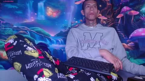 Snapshot of saint_boyy chatting on 01/21/25, 06:00 saint boy online show from 01/21/25, 06:00