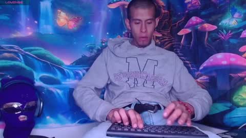 Snapshot of saint_boyy chatting on 01/23/25, 01:51 saint boy online show from 01/23/25, 01:51