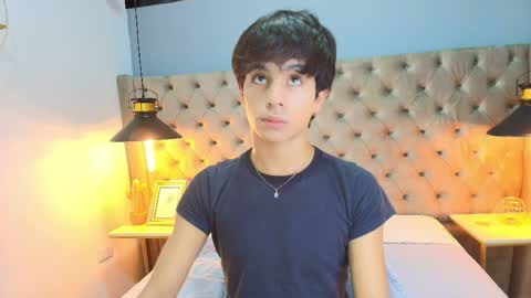Snapshot of saintdangelo chatting on 04/07/26, 12:27 Santi online show from 04/07/26, 12:27