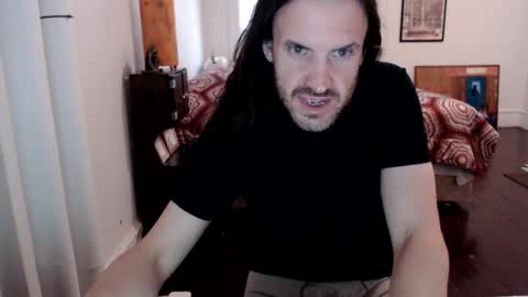 Snapshot of saintreeves chatting on 12/05/24, 03:28 SaintReeves online show from 12/05/24, 03:28