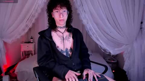 Snapshot of salemqueer_ chatting on 02/04/26, 05:08 Sam online show from 02/04/26, 05:08