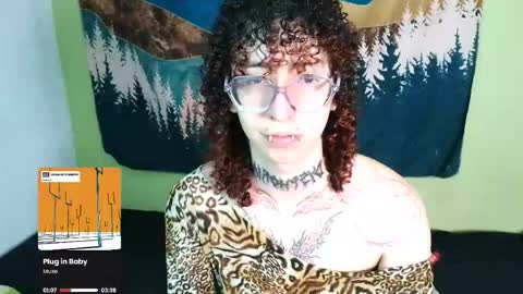 Snapshot of salemqueer_ chatting on 04/26/26, 07:11 Sam online show from 04/26/26, 07:11