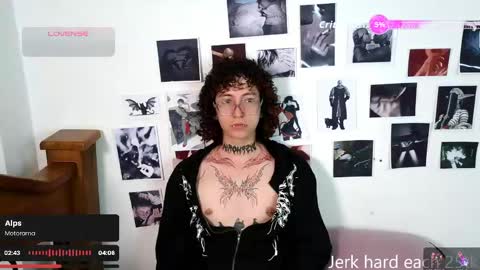 Snapshot of salemqueer_ chatting on 05/20/26, 12:50 Sam online show from 05/20/26, 12:50