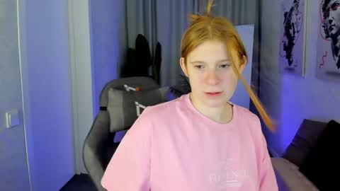 Snapshot of sally_ange1 chatting on 05/06/26, 01:03 Sally online show from 05/06/26, 01:03