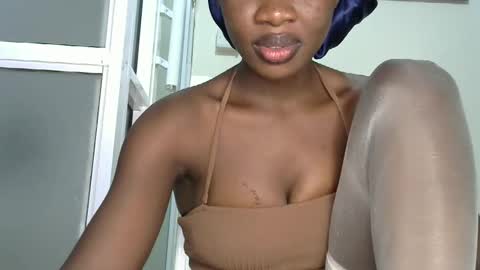 Snapshot of sally_beauty2023 chatting on 11/08/25, 07:30 sally_beauty2023 online show from 11/08/25, 07:30