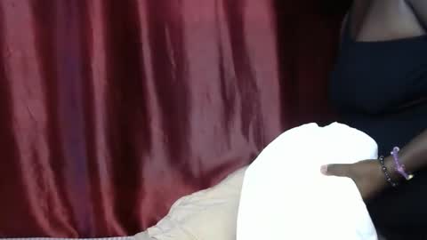 Snapshot of sally_bee1 chatting on 04/01/26, 05:10 sally_bee1 online show from 04/01/26, 05:10