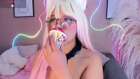 Snapshot of sally_white_ chatting on 02/26/25, 07:27 Sally White online show from 02/26/25, 07:27