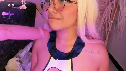 Snapshot of sally_white_ chatting on 02/27/25, 01:38 Sally White online show from 02/27/25, 01:38