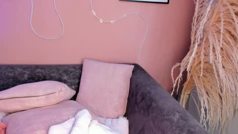 Snapshot of sally_white_ chatting on 03/12/25, 04:08 Sally White online show from 03/12/25, 04:08