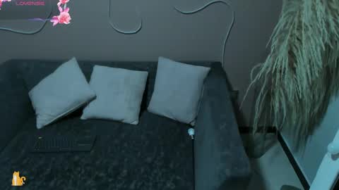 Snapshot of sally_white_ chatting on 03/12/25, 10:37 Sally White online show from 03/12/25, 10:37